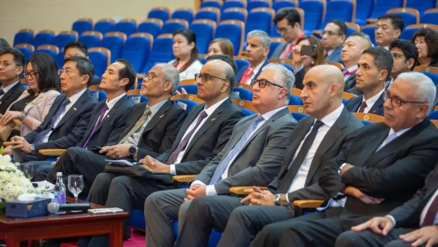 رئيس سنغافورة يزور مقر المنطقة الاقتصادية لقناة السويس بالسخنة
