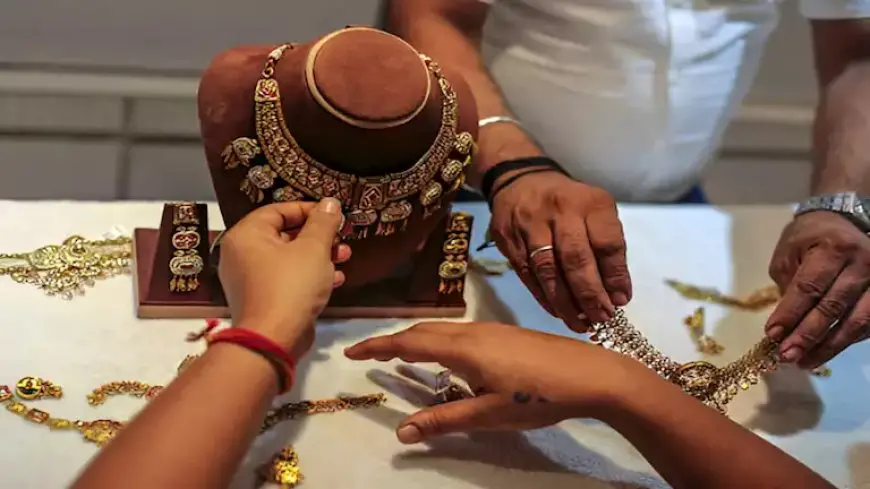 لماذا قفز سعر الذهب المحلي إلى مستوى تاريخي اليوم؟