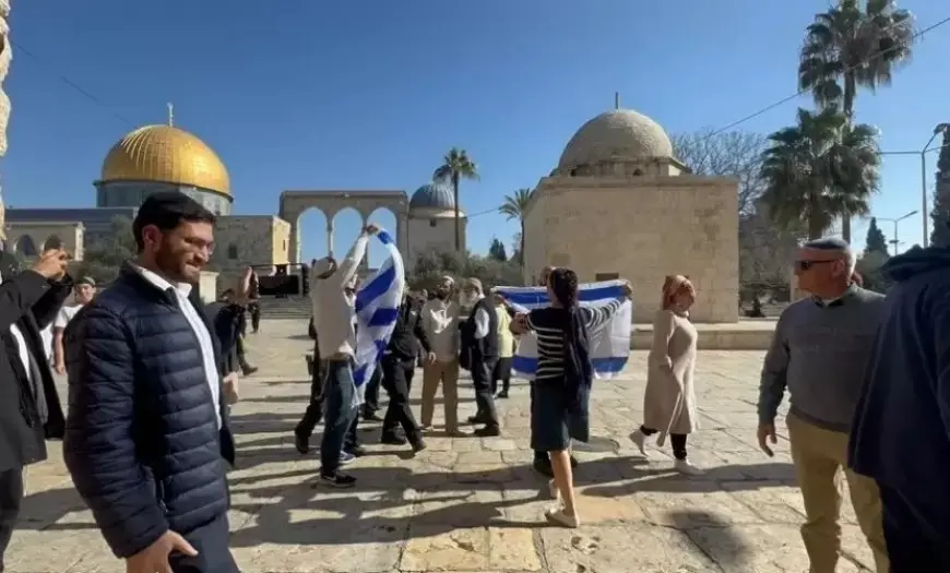 400 متطرف إسرائيلي يقتحمون المسجد الأقصى ويؤدون طقوسا تلمودية بمناسبة رأس السنة العبرية