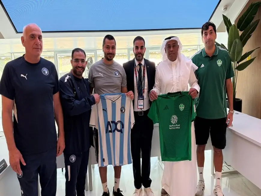 بيراميدز والأهلي السعودي يتبادلان الهدايا التذكارية