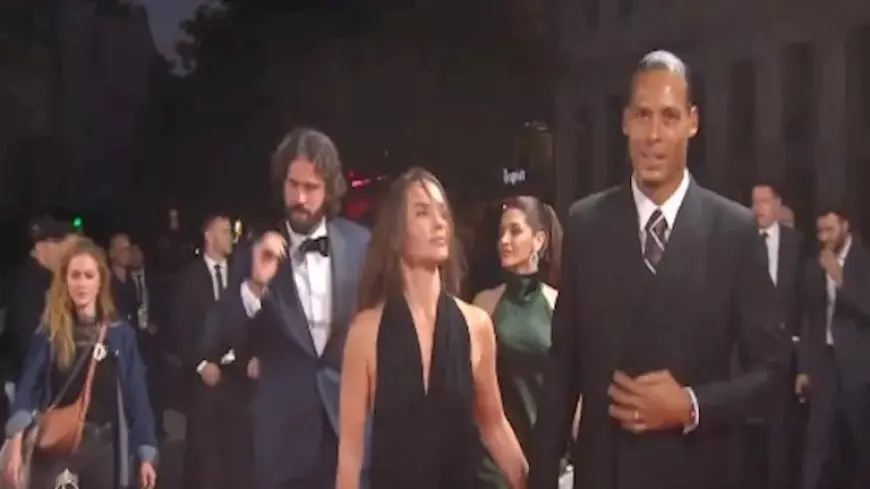 وصول نجوم ليفربول وزوجاتهم إلى حفل الكرة الذهبية (فيديو وصور)