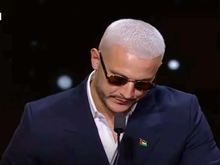 فنان فرنسي يتضامن مع فلسطين في حفل الكرة الذهبية