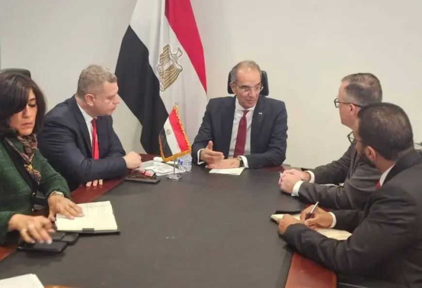 وزير الاتصالات يبحث مع كبري الشركات الأمريكية زيادة استثماراتها بمجال التعهيد في مصر