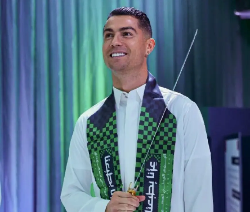 حاملا السيف.. كريستيانو رونالدو يحتفل باليوم الوطني السعودي