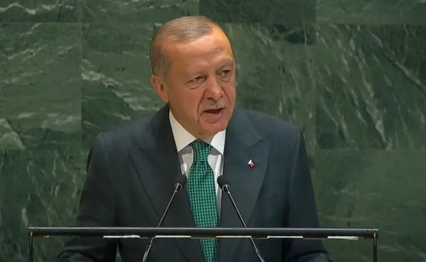 فيديو.. أردوغان يرفع صورا من غزة خلال كلمته بالأمم المتحدة: هل من منطق يبرر تلك الوحشية؟