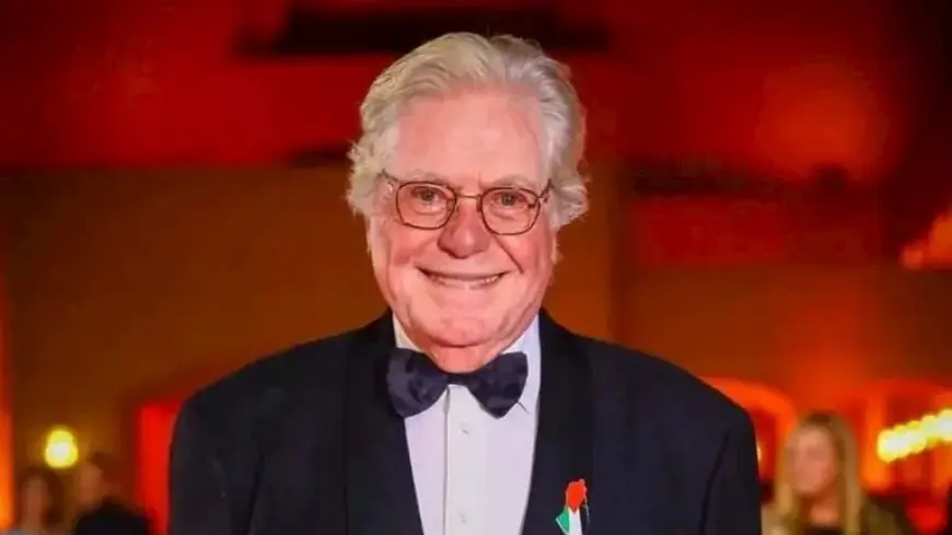 حسين فهمي يلتقي بالصحفيين في جلسة ودية ويعلن موعد مؤتمر مهرجان القاهرة السينمائي 46