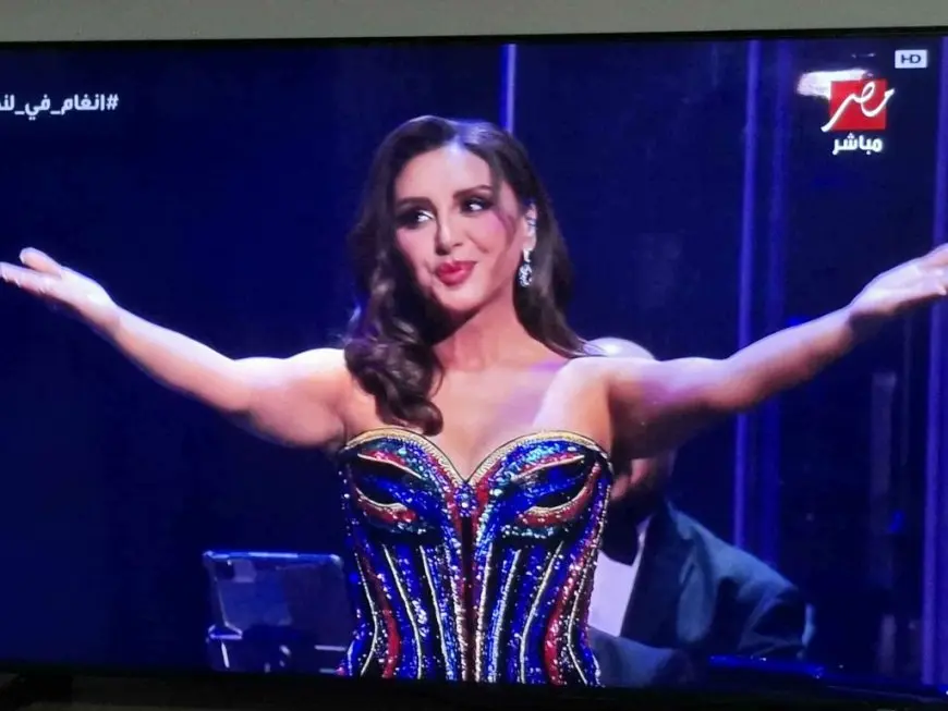 أنغام لجمهورها في حفل قاعة ألبرت الملكية بلندن: دعاؤكم ساعدني أقف من جديد
