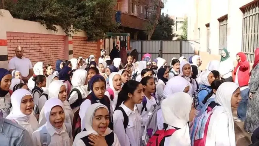 هاتف وخاتم ذهب وخزينة فضائح.. القصة الكاملة لمدير مدرسة تحرش بطالبة في القليوبية