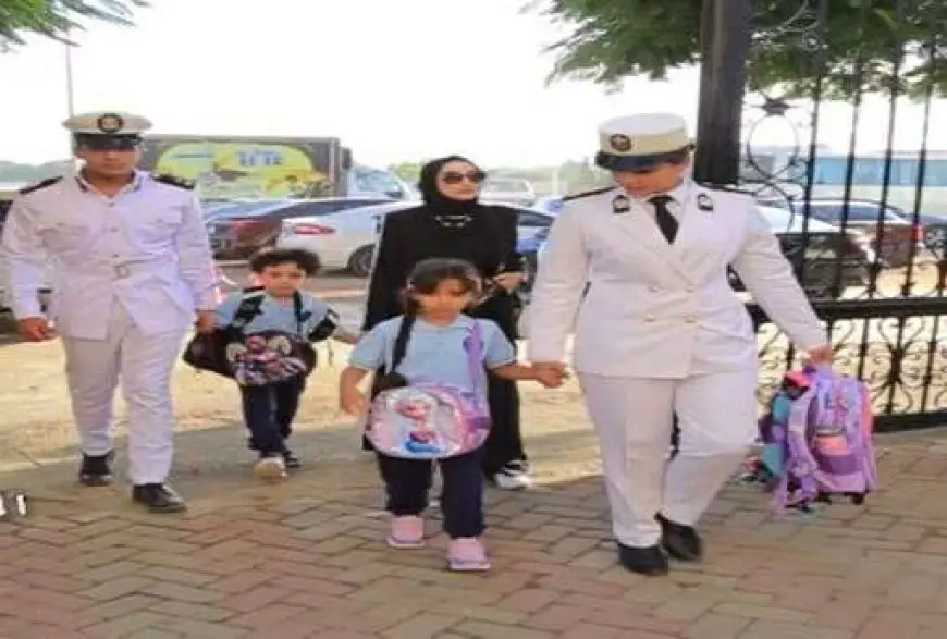 بمناسبة بدء الدراسة.. الداخلية تصطحب أبناء الشهداء إلى مدارسهم