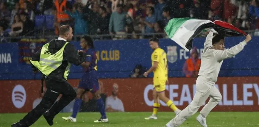 برشلونة ينتظر قرار العقوبة بعد حادثة اقتحام المشجع ملعب يوهان كرويف