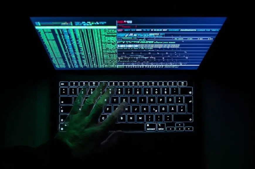 بريطانيا تلقي القبض على مشتبه في تورطه بالهجوم السيبراني على المطارات الأوربية