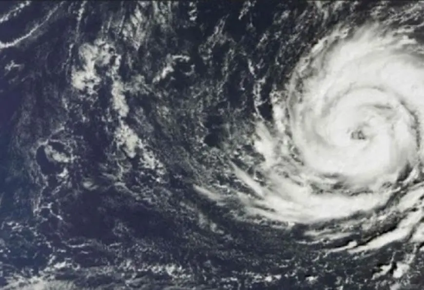 العاصفة الاستوائية هامبرتو تتشكل في الأطلسي مع اقتراب الإعصار جابرييلا من الأزور