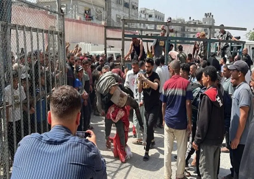 13 شهيدا وإصابات جراء قصف طائرات الاحتلال خيمة تؤوي نازحين بالنصيرات وسط قطاع غزة