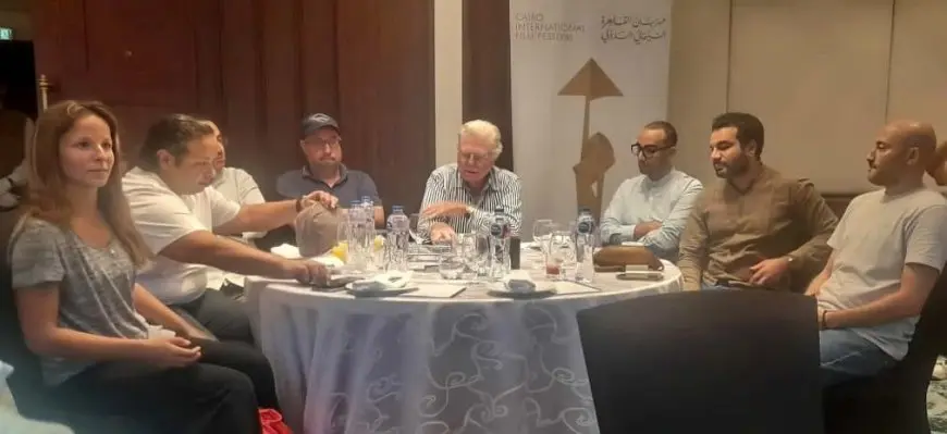 حسين فهمى فى حوار صريح مع ممثلى الصحف المصرية: مهرجان القاهرة السينمائى «عجوز» عمره 46 سنة.. ونحاول تقديمه بروح شابة وجاذبية