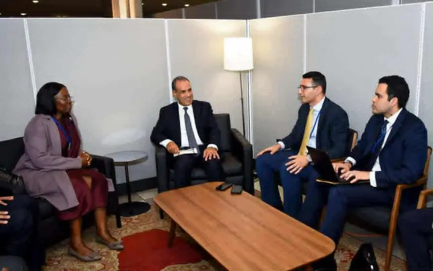 وزير الخارجية يدعو نظيرته الموزمبيقية للمشاركة في النسخة الخامسة من منتدى أسوان للسلام والتنمية