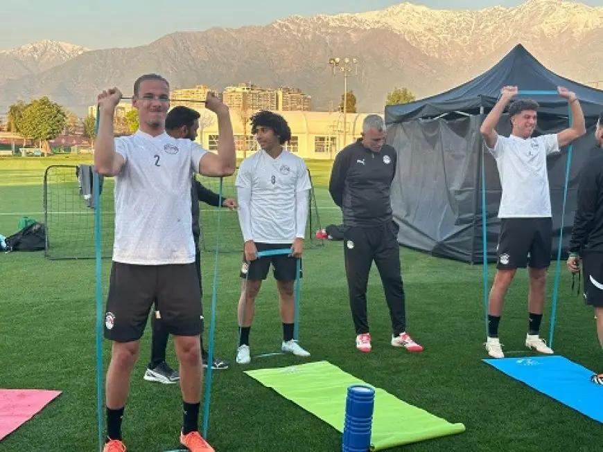 «فيفا» يعتمد ملابس منتخب الشباب.. والفراعنة يدخلون أجواء المونديال