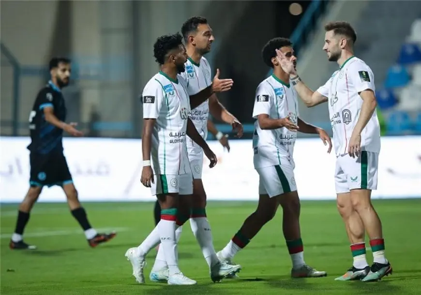 كوكا يقود هجوم الاتفاق أمام ضمك